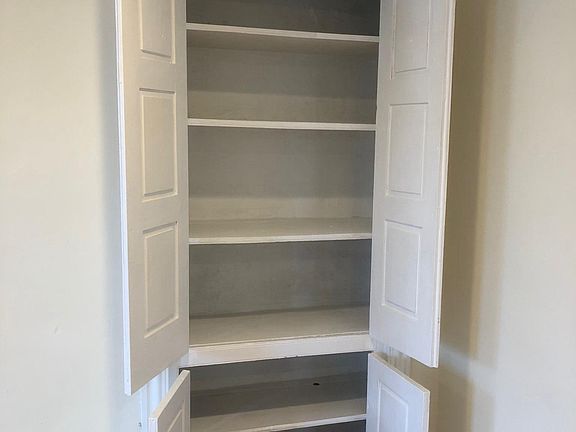Closet in bigger bed room