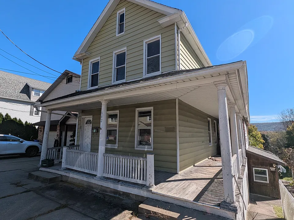642 Main St #1
