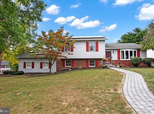 89 Moore Dr, Hanover, PA 17331