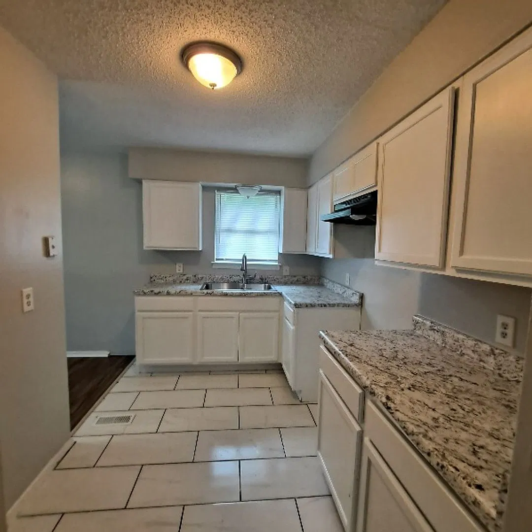 Welcome to 3785 Walsingham Dr! — Photo 2