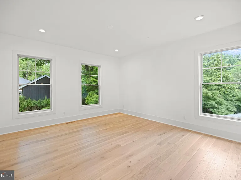 8609 Woodbrook Ln — Photo 31
