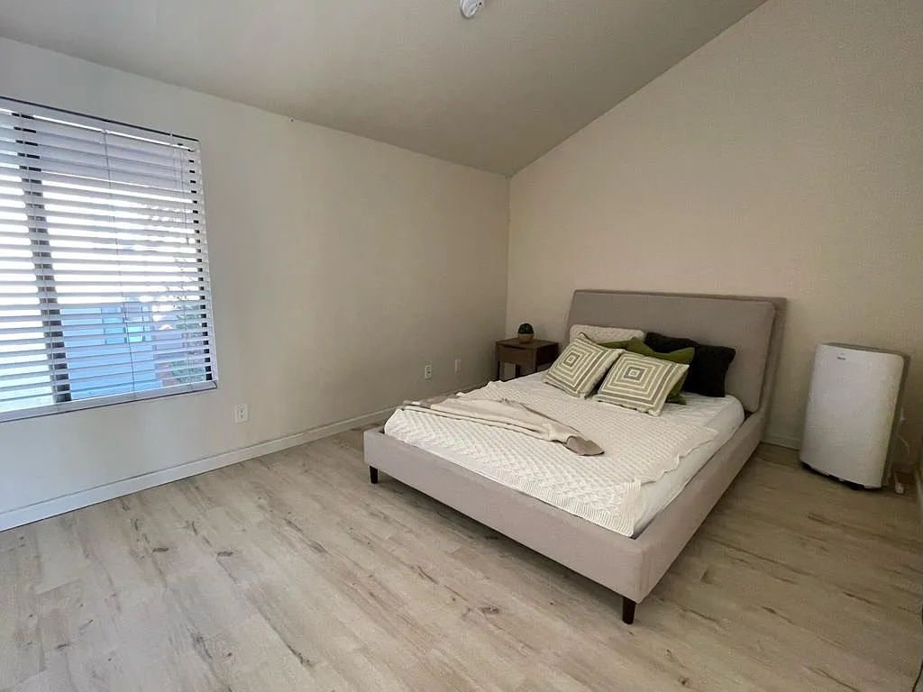 1 bed, 692 sqft, $2,950 — Photo 4