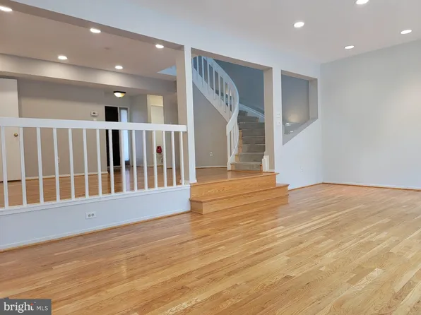 7722 Whiterim Ter, Potomac, MD 20854