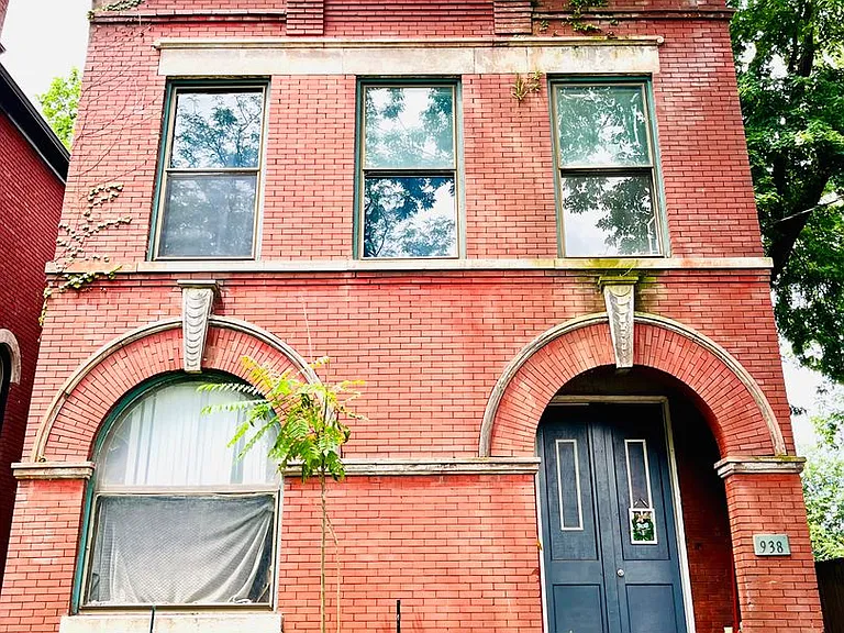 938 S 6th St — Photo 1