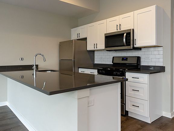 4th image of 2325 S California Ave #4789018