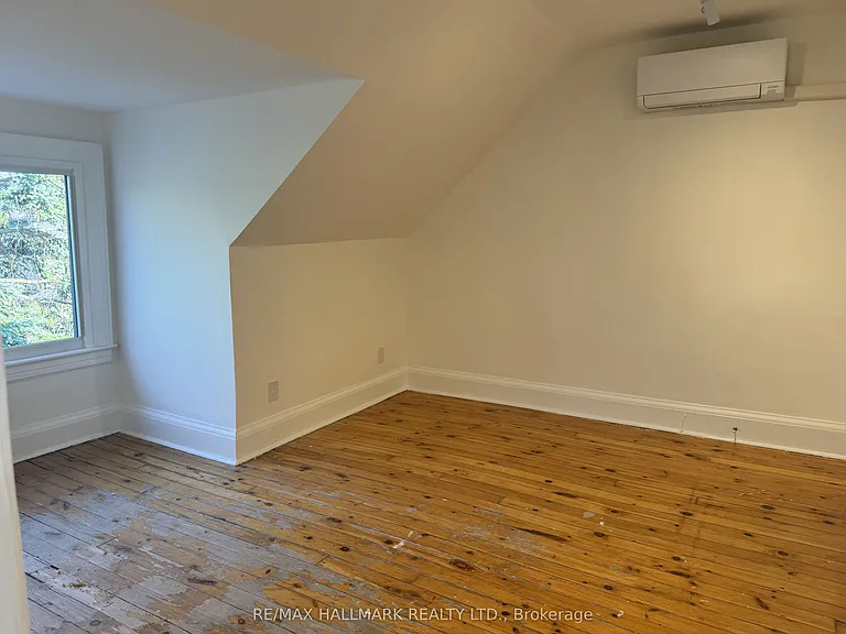 553 Broadview Ave #UPPER — Photo 24