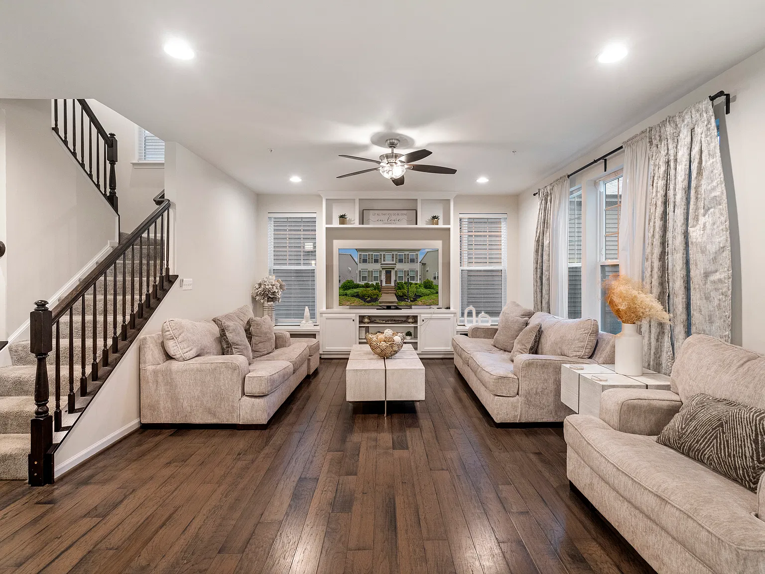 4 bed, 3.5 bath, 3548 sqft, $3,995 — Photo 3