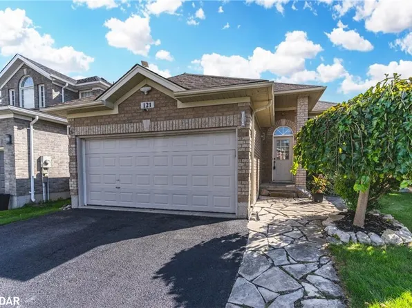 121 Sovereigns Gate, Barrie, ON L4N 0Y9