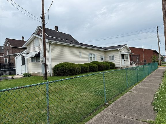 3rd image of 343 Oak St