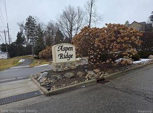 6396 Aspen Ridge Blvd, West Bloomfield, MI 48322