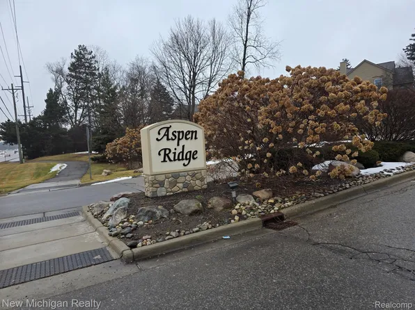 6396 Aspen Ridge Blvd, West Bloomfield, MI 48322