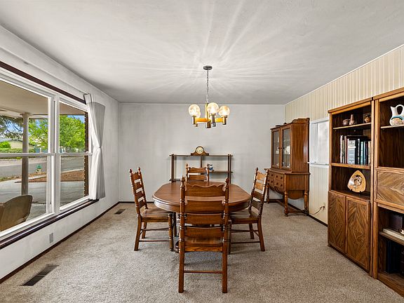 3rd image of 104 Glenview Dr