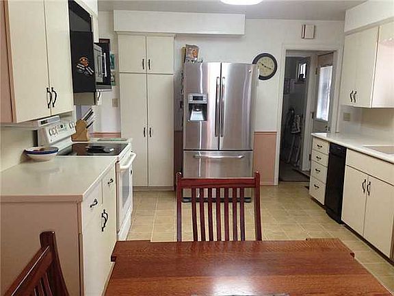 5th image of 800 Highland Dr