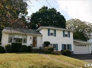 716 Apple Blossom Rd, Easton, PA 18040