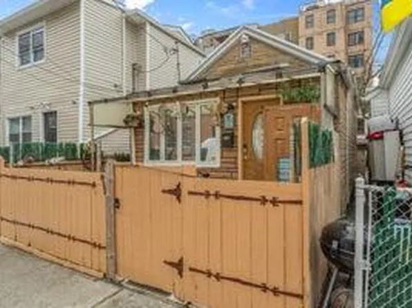 1120 Banner Ave, Brooklyn, NY 11235