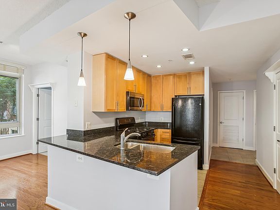 3rd image of 820 N Pollard St APT 203
