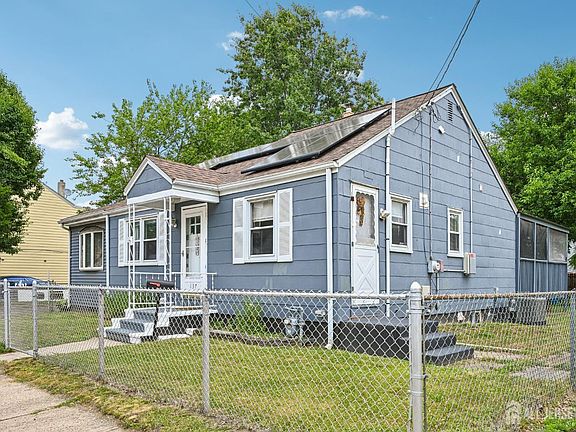 4th image of 137 Edmund St