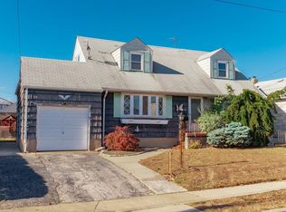 40 Roeckel Ave, Valley Stream, NY 11580