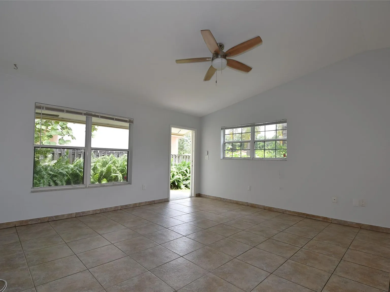 2 bed, 2.0 bath, 1174 sqft, $2,500 — Photo 4