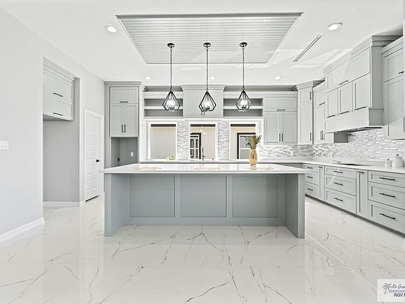 4th image of 6243 Queens Woods
