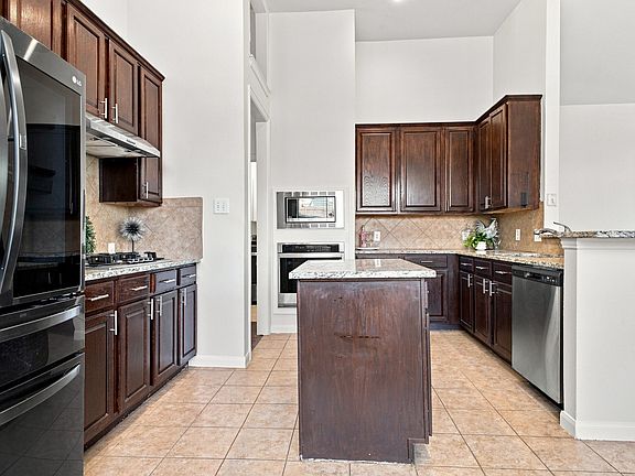 4th image of 3117 Irvine Dr