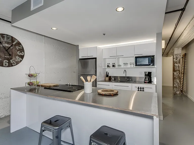 520Commerce — Photo 10