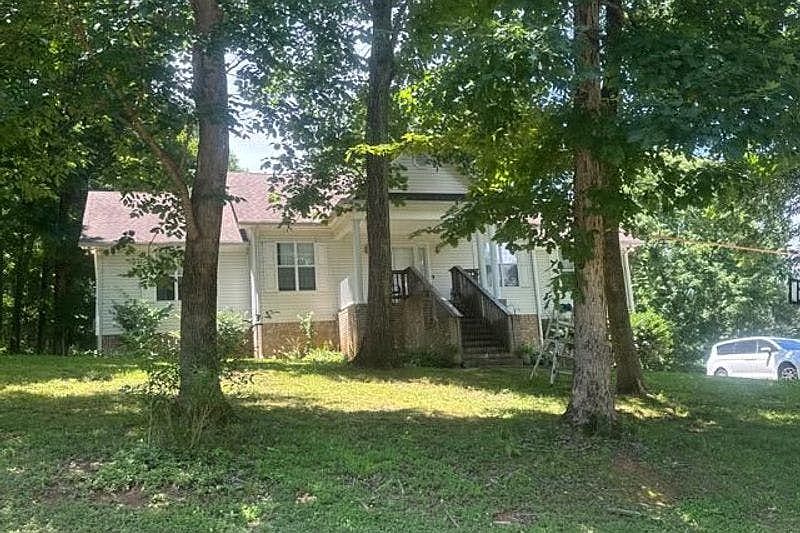 1st image of 107 Lake Dr