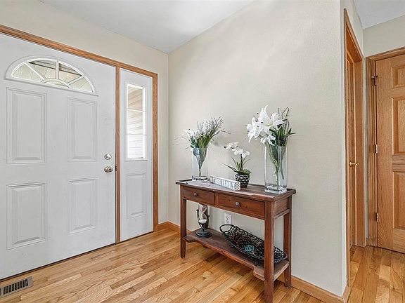 3rd image of 642 Gershwin Ln