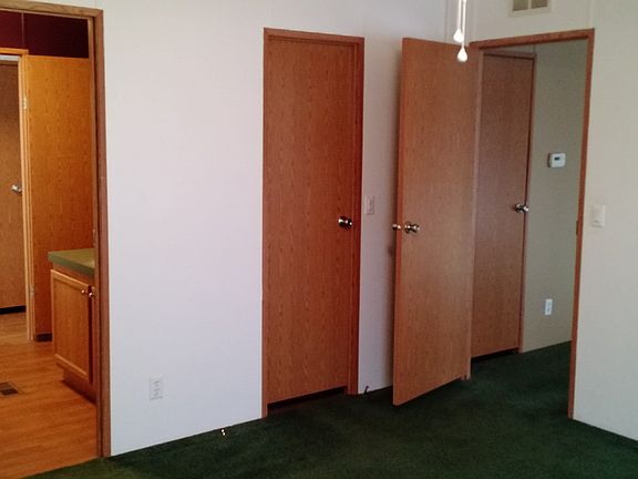 4th image of 1610 S Lincoln Dr