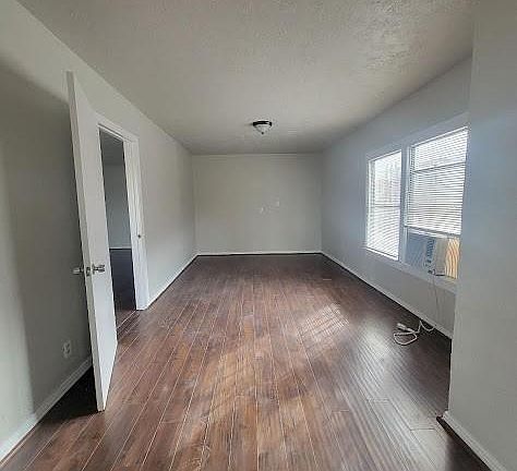 4th image of 5318 Chennault Rd