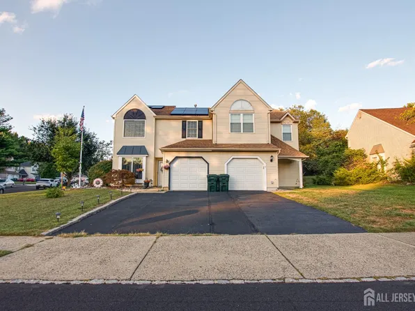 2 Fieldcrest Way, Freehold, NJ 07728