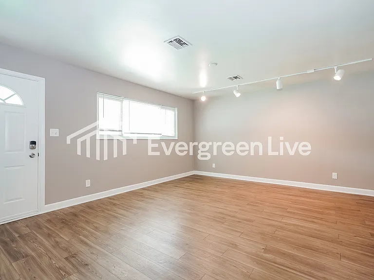 2981 Wessex Ct — Photo 3