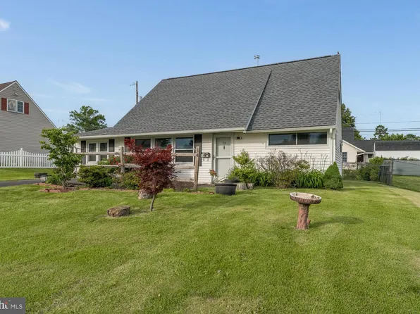 54 Cobalt Ridge Dr E, Levittown, PA 19057