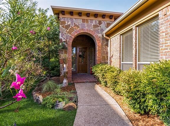 3rd image of 6505 Oak Hollow Ln
