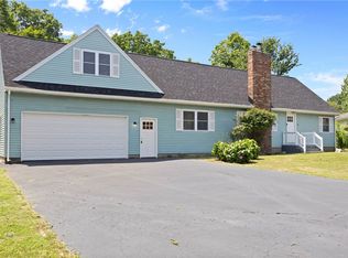 57 Sunnyside Ln, North Chili, NY 14514