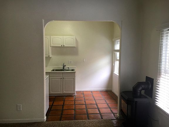 4th image of 2117 Front St APT 11