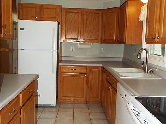 5th image of 178 Dartmouth Dr