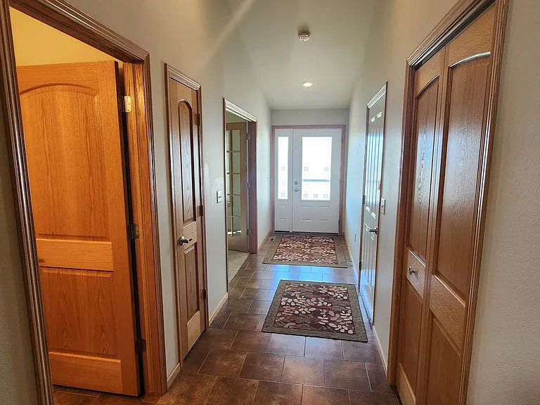 1329 Pinecrest Ln — Photo 3