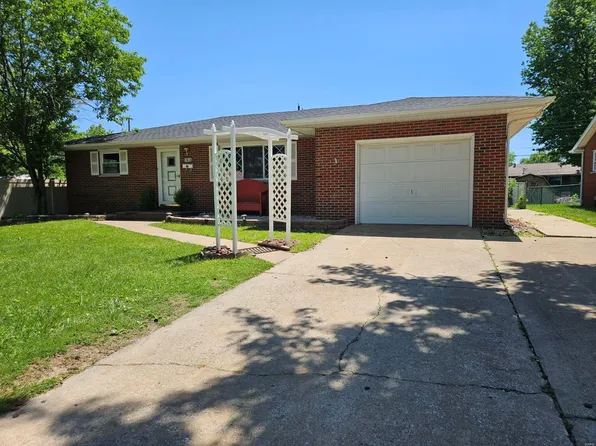 182 Grand Ave, Wood River, IL 62095