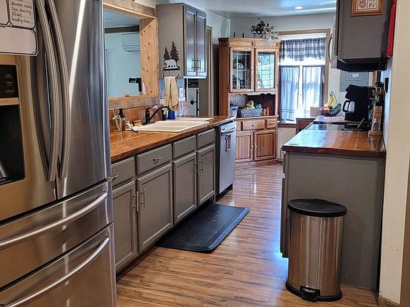 3rd image of 3806 NE Butte Ln