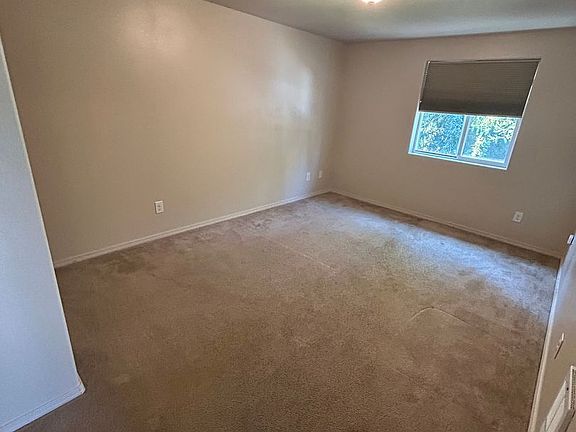 2nd image of 508 SE Davis St #B