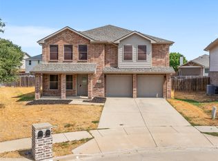 8640 Shallow Creek Dr, Fort Worth, TX 76179