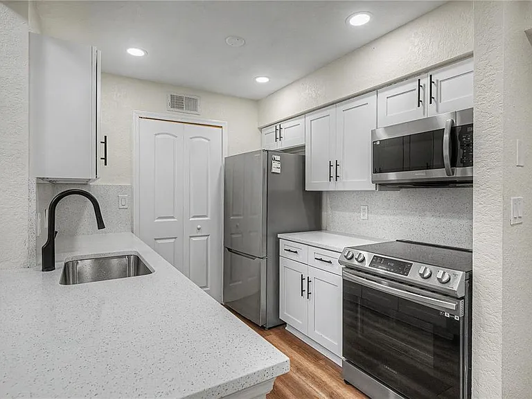3266 Haviland Ct #303 — Photo 12