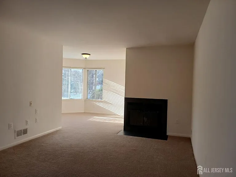 1081 Schmidt Ln — Photo 9