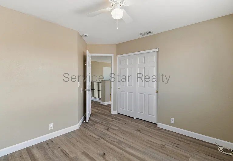 2104 E Behrend Dr — Photo 19
