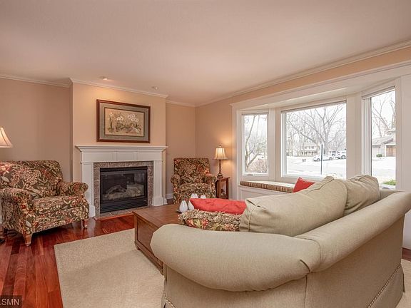 2nd image of 1715 Shadyview Ln N