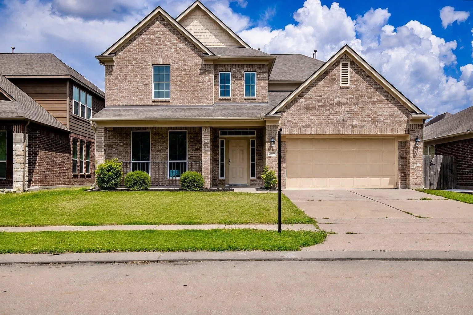 5 bed, 3.5 bath, 4024 sqft, $3,000 — Photo 1