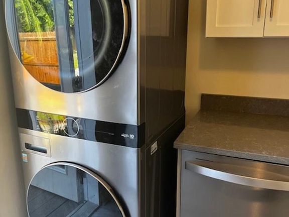 3rd image of 1518 Stoeber Ave #2