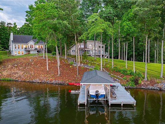 5th image of 214 Tara Woods Dr