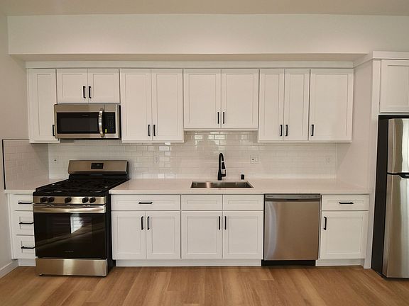 5th image of 5852 Hazeltine Ave #8